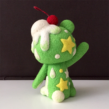 蝶ネクタイくま(メロンソーダ)｜手編みと手芸の情報サイト あむ
